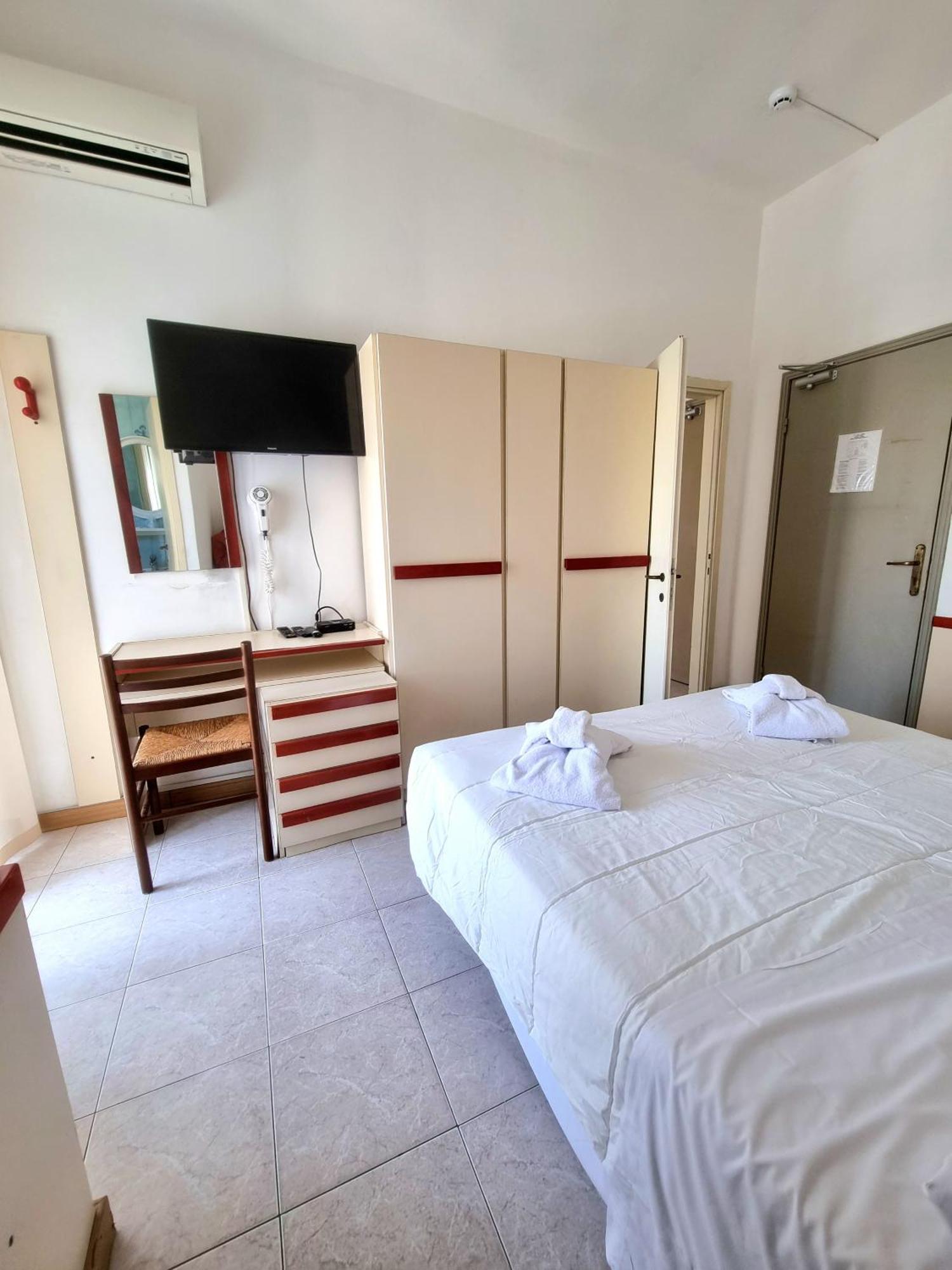 Due Gemelle Hotel Rimini Kültér fotó