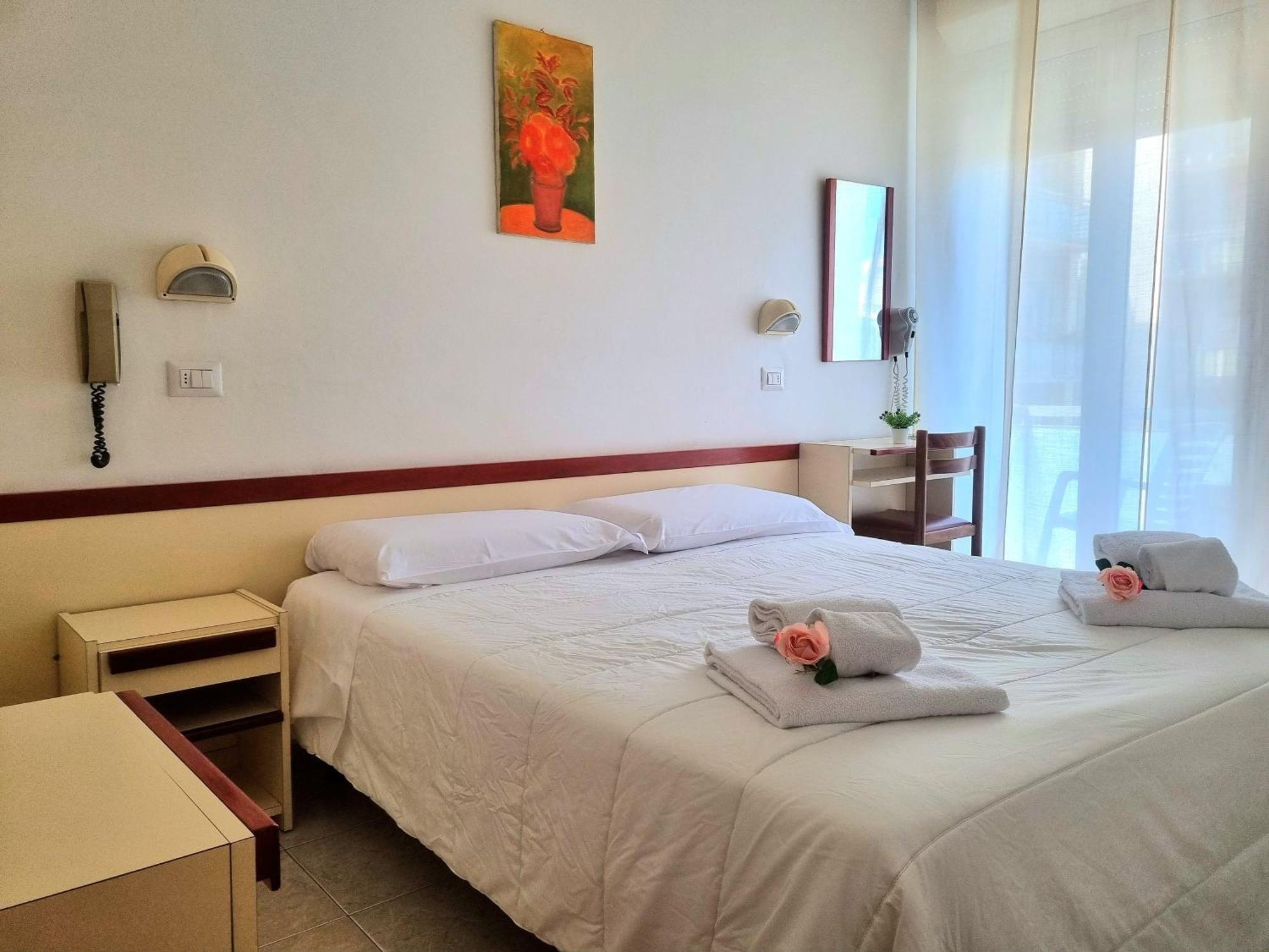 Due Gemelle Hotel Rimini Kültér fotó
